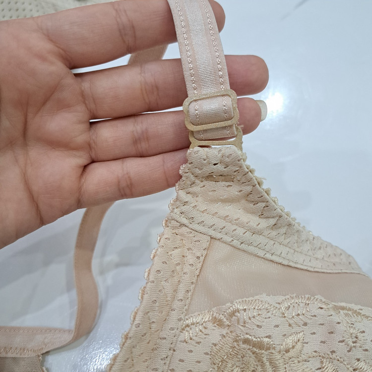 سوتین زنانه پارچه ای