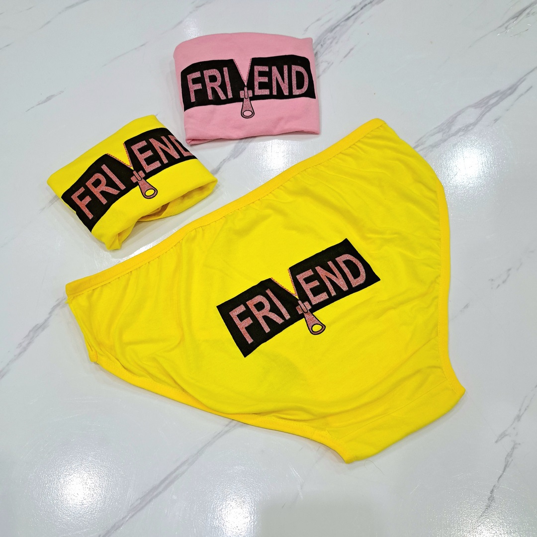 شورت نخی زنانه سایز بزرگ با چاپ FRIEND مناسب سایز ۵۰ و ۵۲